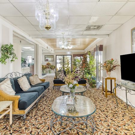 Oyo Hotel Grenada West Bagian luar foto