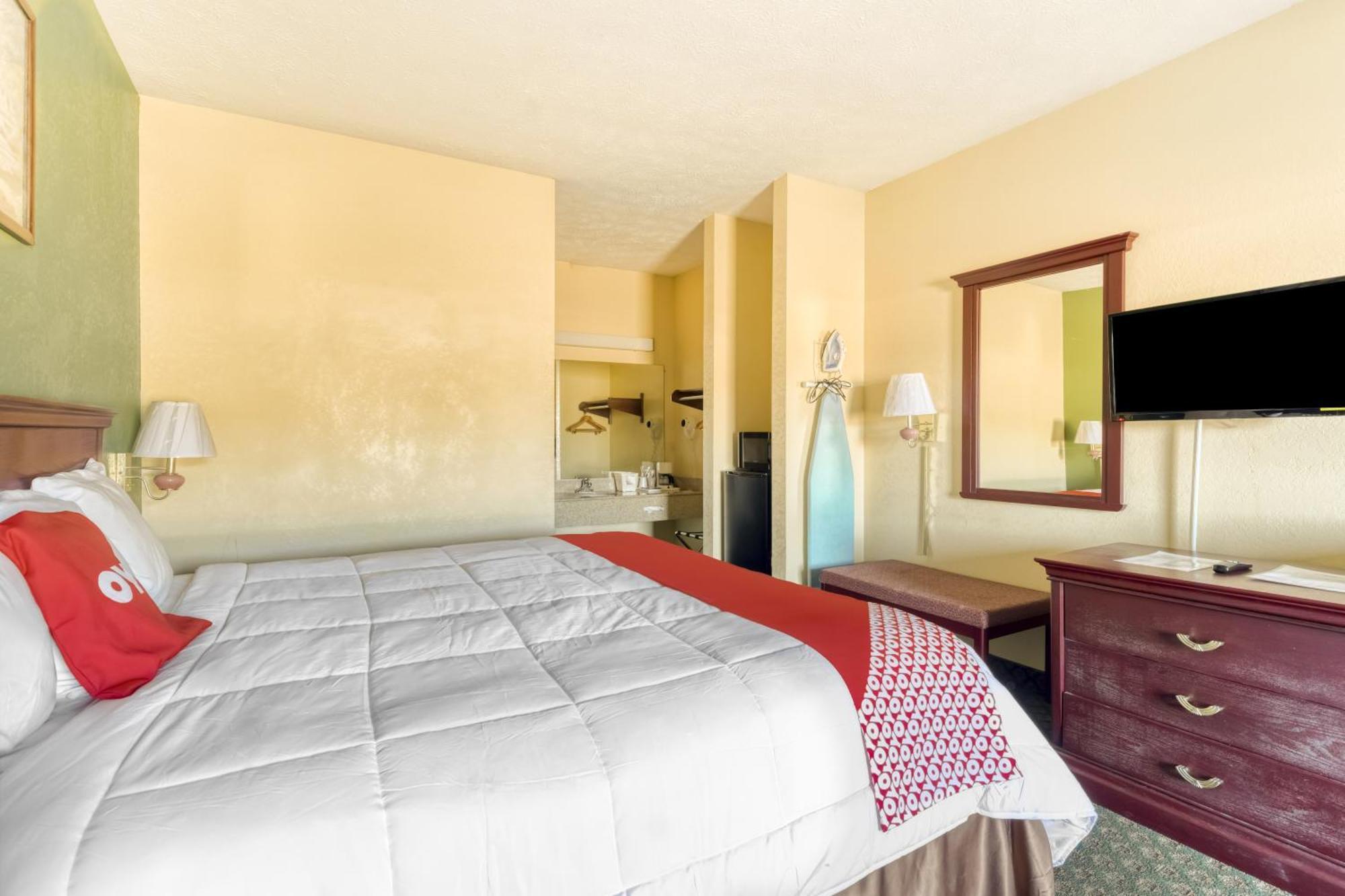 Oyo Hotel Grenada West Bagian luar foto