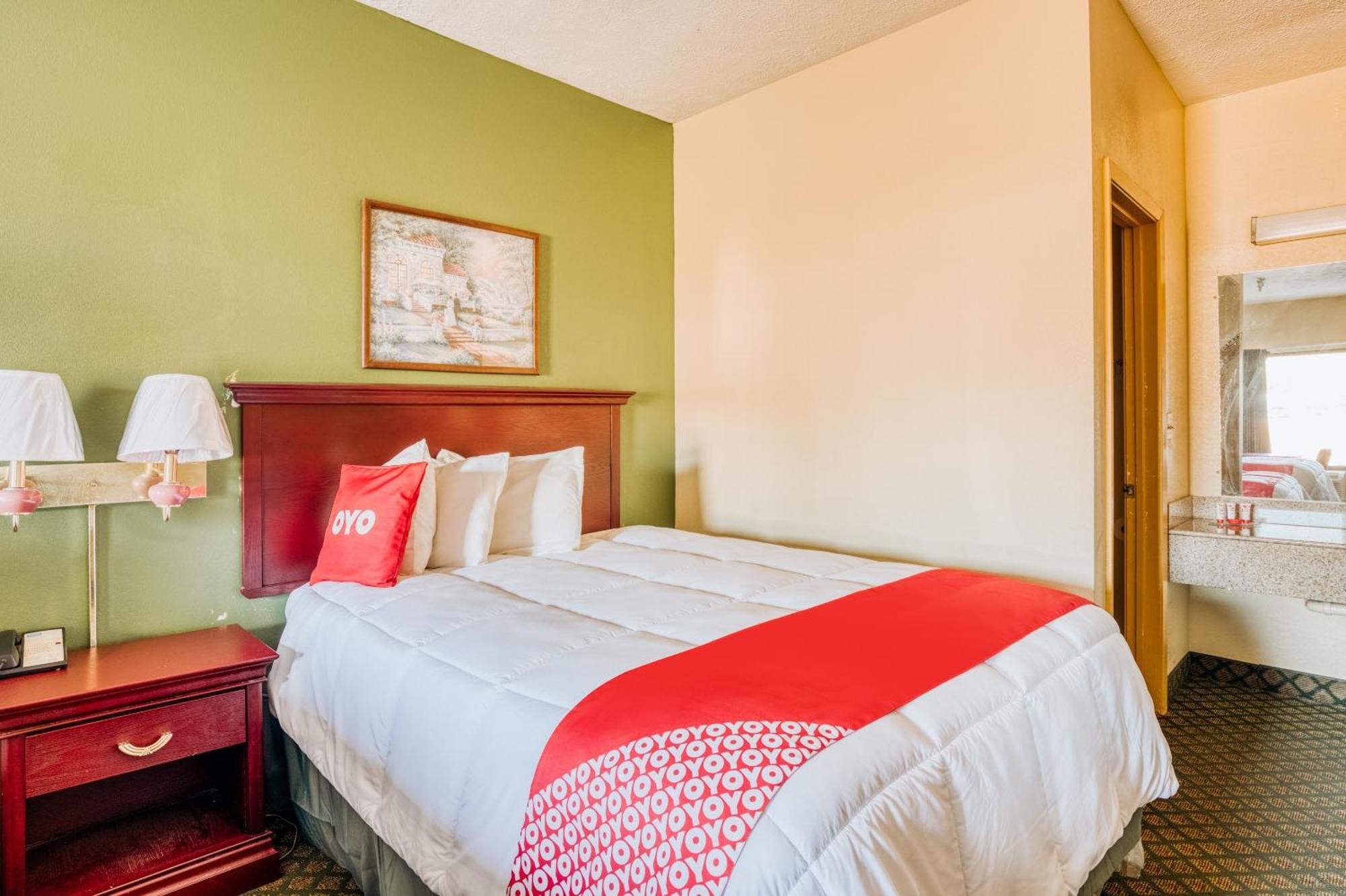 Oyo Hotel Grenada West Bagian luar foto
