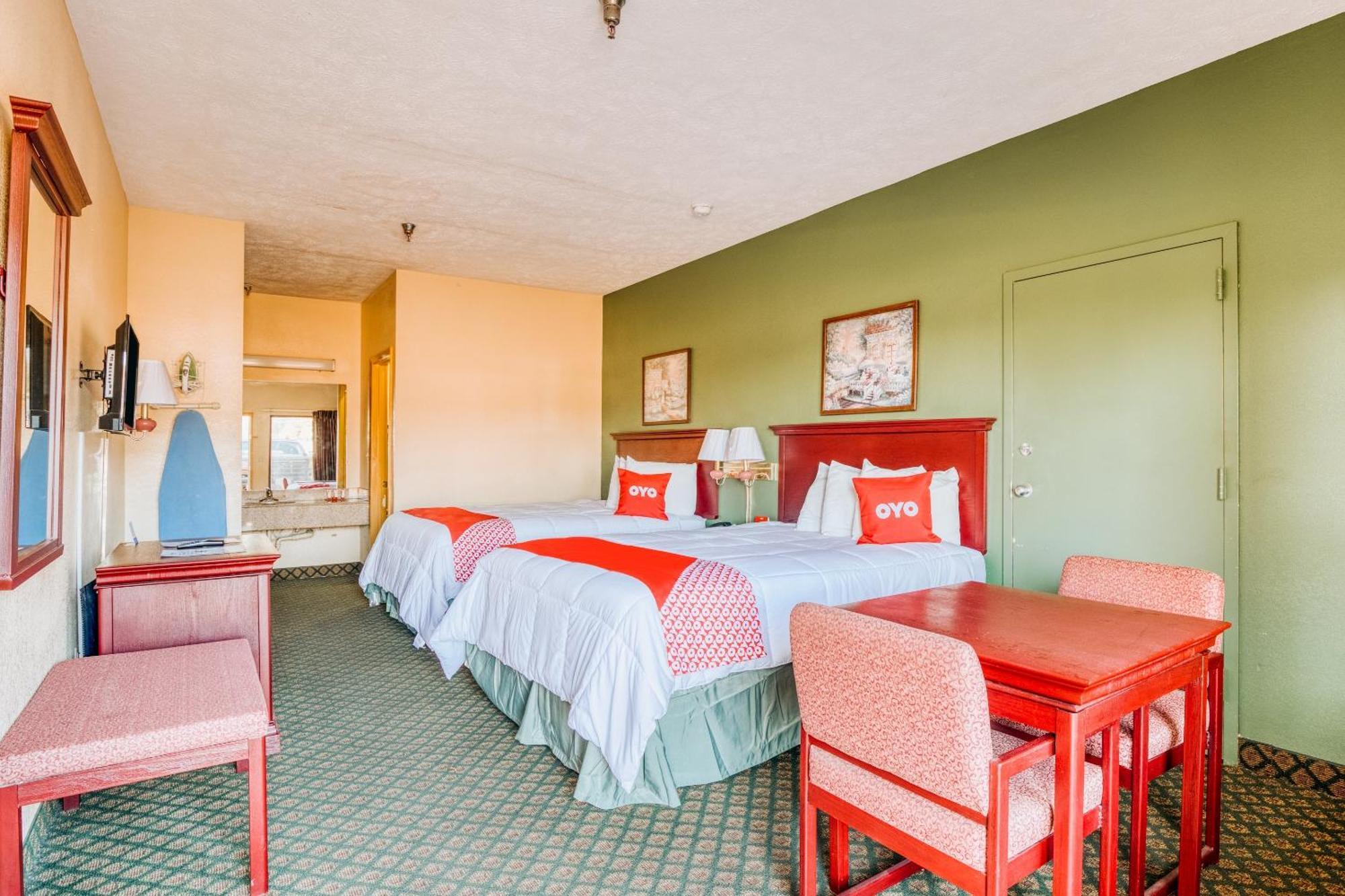 Oyo Hotel Grenada West Bagian luar foto