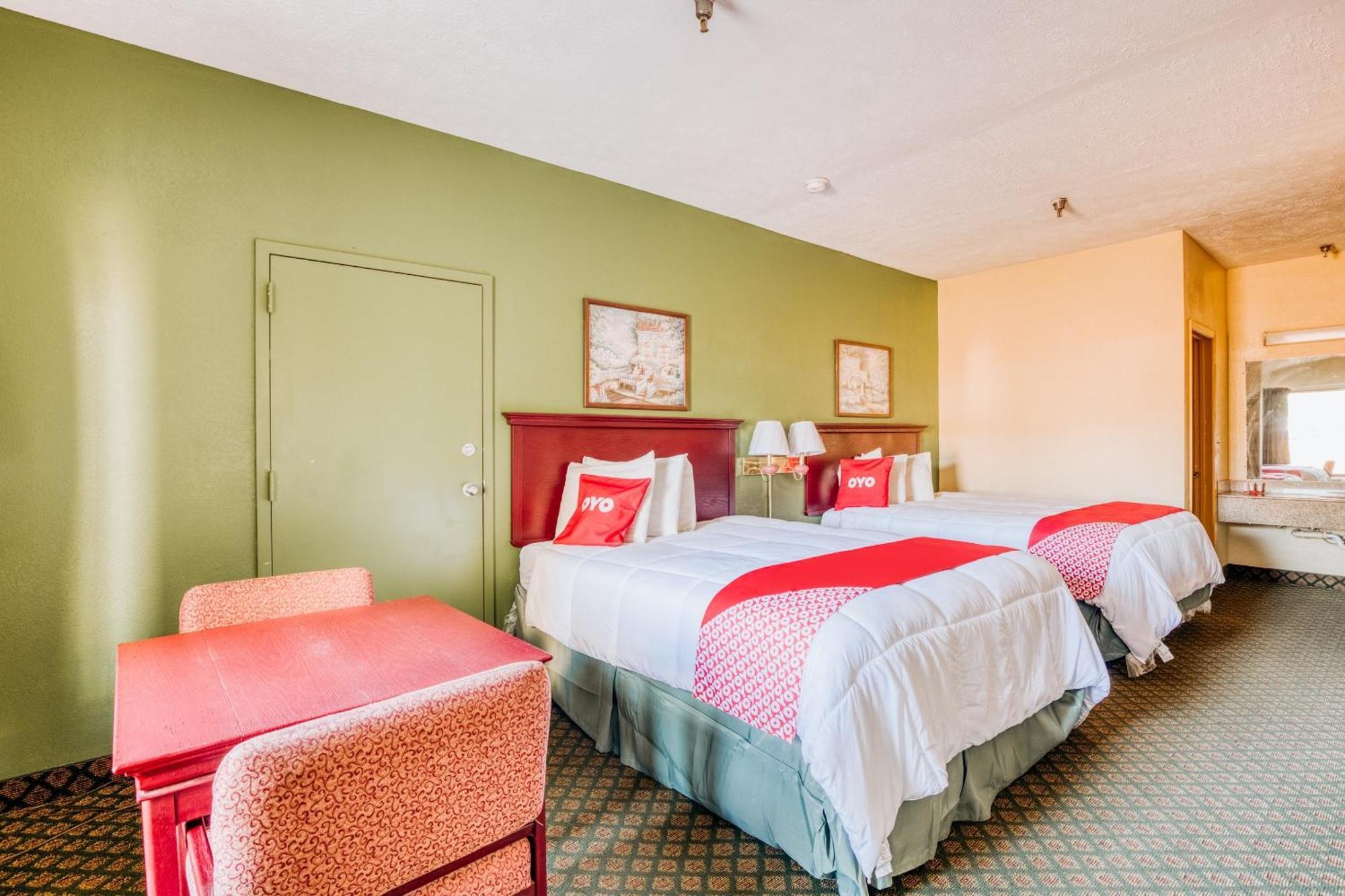 Oyo Hotel Grenada West Bagian luar foto
