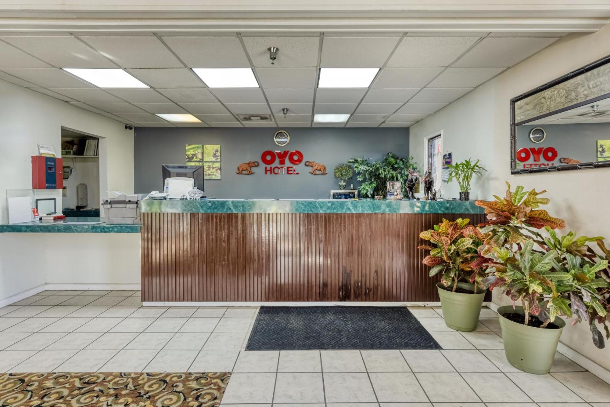 Oyo Hotel Grenada West Bagian luar foto